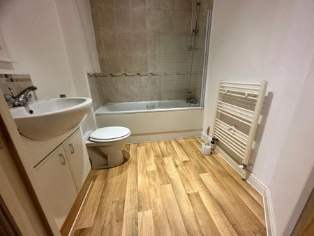 2 bedroom flat to rent - Photo 3