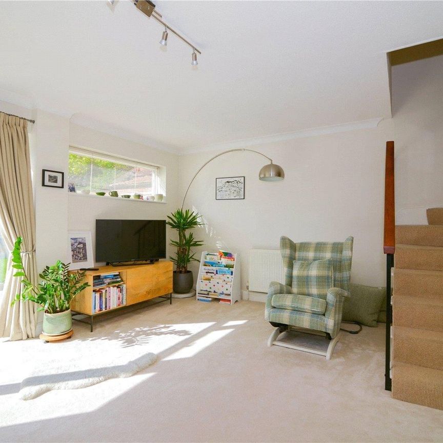 Waldegrave Park, Twickenham, London, TW1 - Photo 1