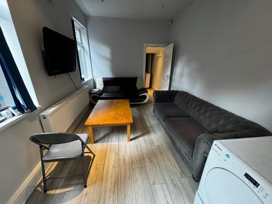 5 bedroom terraced house to rent - Photo 1