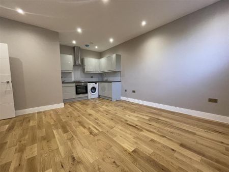 3 bedroom apartment to rent - Photo 2