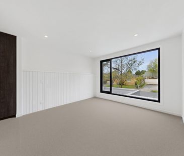 Contemporary Family Luxury on a Grand Scale - Photo 4
