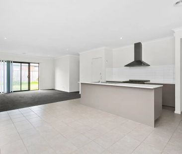 12 Mallee Street, Point Cook VIC 3030 - Photo 6