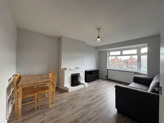 Bridge Road, Isleworth TW7, London - Photo 1