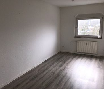 °Ansprechende renovierte DG Wohnung° 3 Zimmer mit Balkon - Photo 1