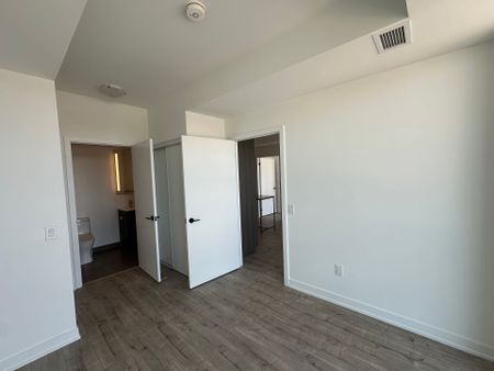 For Lease - 220 Missinihe Way Unit# 1002, Mississauga, Ontario - Photo 5