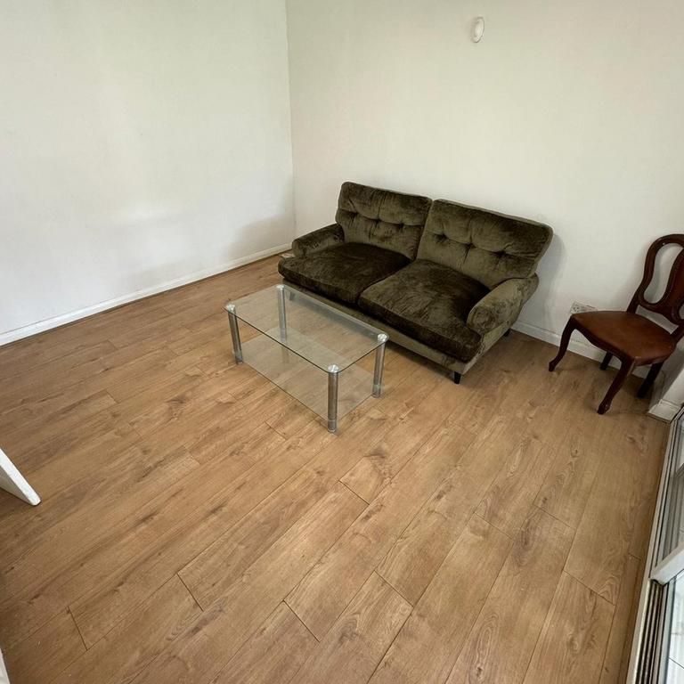 4 bedroom terraced house to rent - Photo 1