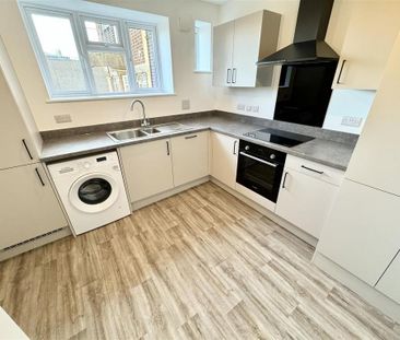 3 bedroom maisonette to rent - Photo 2