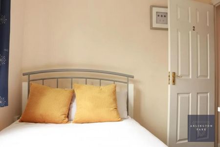 4 bedroom private hall to rent - Photo 4