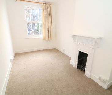 Lincoln Road, Dorking - 3 bedrooms Property for lettings - Seymours - Photo 4