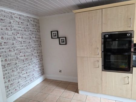 3 Bed Terraced House, Dulverton Grove, LS11 - Photo 2