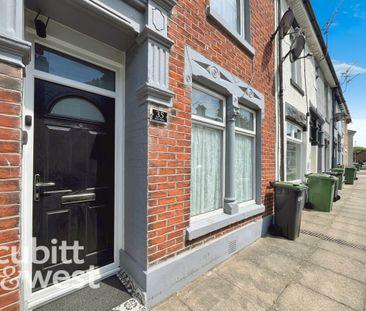 3 bedroom terraced house to rent - Photo 3
