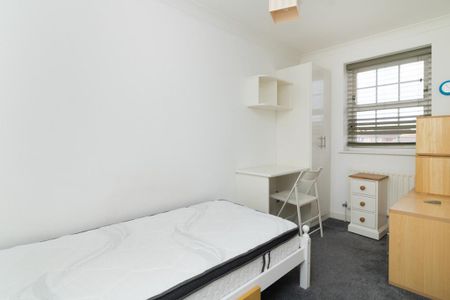 3 bedroom apartment to rent - Photo 4