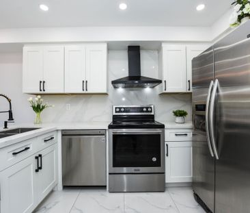 For Lease - 6037 Clover Ridge Crescent, Mississauga, Ontario - Photo 3