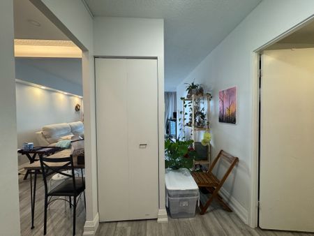 For Lease - 33 Harbour Square Unit# 2423, Toronto, Ontario - Photo 2