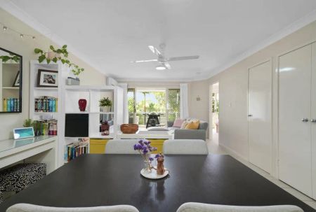 “Top-Floor Retreat with Leafy Views in the Heart of Enoggera | Initial 6-Month Lease” - Photo 4