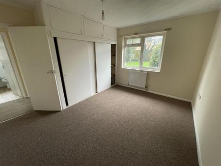 4 bedroom semi-detached bungalow to rent - Photo 5