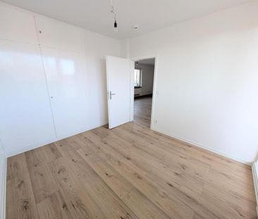 **Frisch renoviert: +neuer Laminat +weiße Wände +neues Tageslichtba... - Foto 4