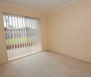 8 The Glade, Hampton Park VIC - Photo 5