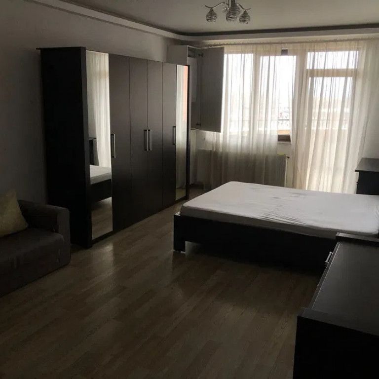 Garsoniera spatioasa, 48 mp, mobilata si utilata, loc de par - Fotografie 1