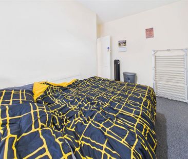 6 bedroom terraced house to rent - Photo 1