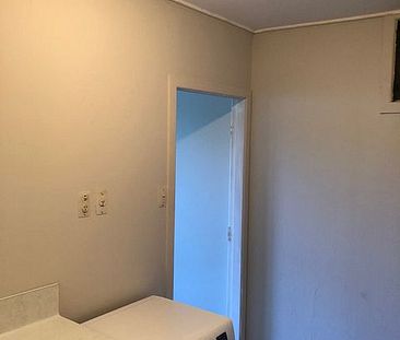 Hataitai Large bedsit - Photo 2
