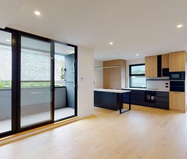 Stylish Townhouse with City Views - Photo 2