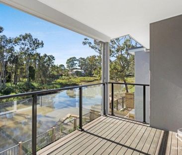 Three Bedroom Townhouse in Quiet Complex with Stunning Views - Photo 2