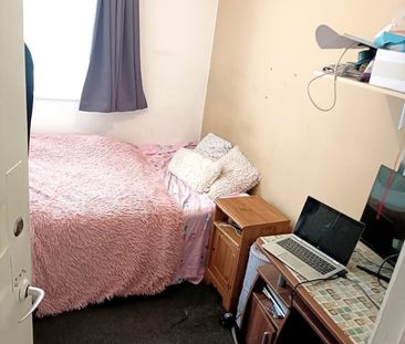 Room in a Shared House, Minnow Walk, SE17 - Photo 3