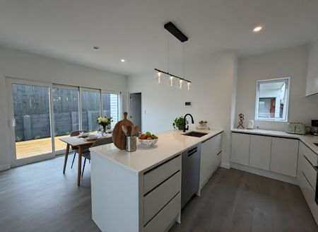 4 Bedrooms on Herd Rd - Photo 5