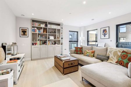 A modern, spacious 2 bed apartment, moments from Southwark station. - Photo 4