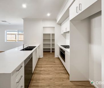 Near New in Crownlea! - Photo 6