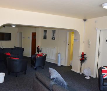 1 bedroom in a house share to rent - Photo 3