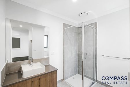 48 Cinnamon Drive, Cranbourne East VIC 3977 - Townhouse For Rent | Domain - Photo 3