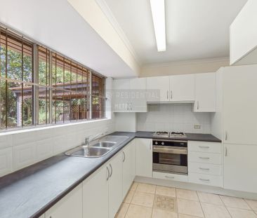 Three Bedrooms Townhouse - Photo 6