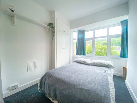 4 bedroom semi-detached house to rent - Photo 2