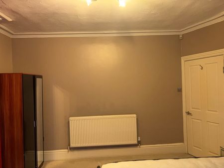 Room in a Shared Flat, Warrington Road, HA1 - Photo 3