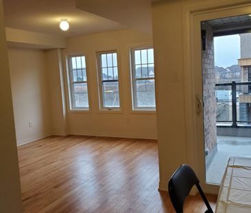 Three bedroom townhouse for.rent Bowmanville - Photo 3