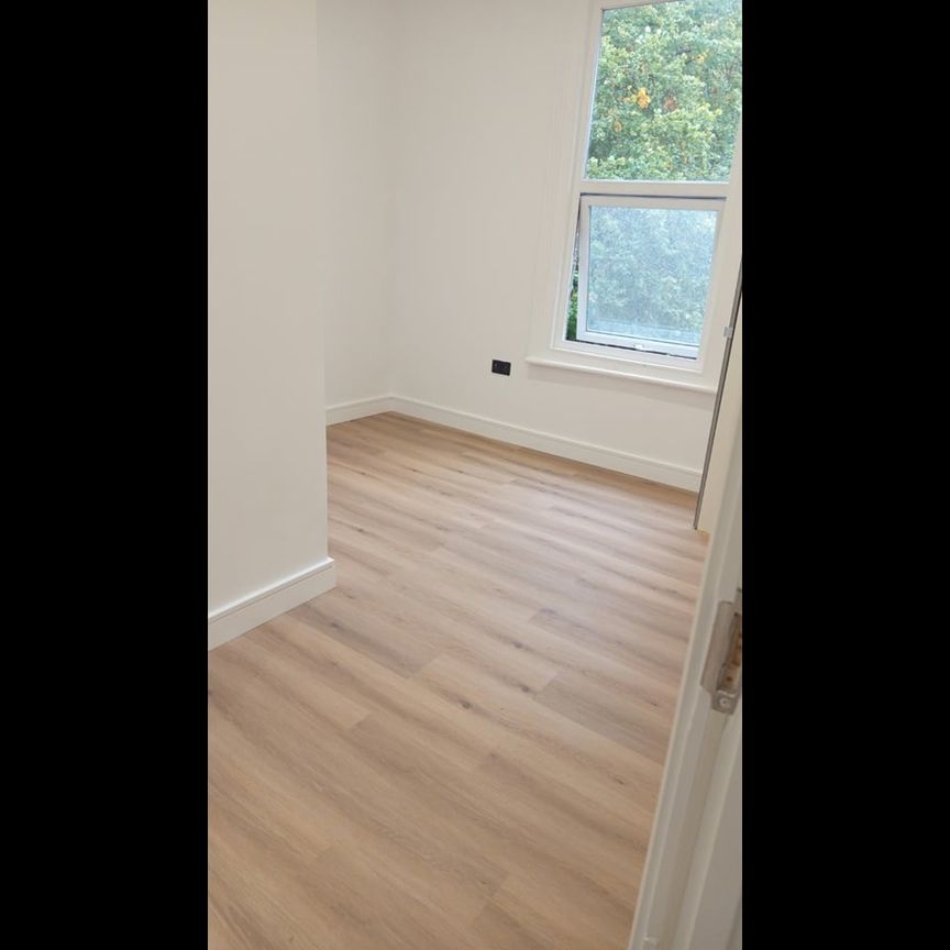 Studio Flat, Station Road, NW4 - Photo 1