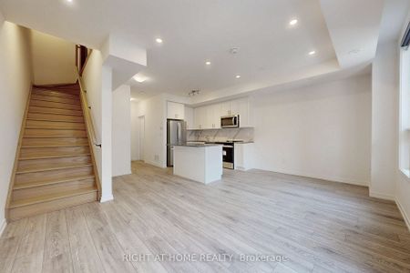 For Lease - 17 Lytham Green Circle Unit# 4, Newmarket, Ontario - Photo 3