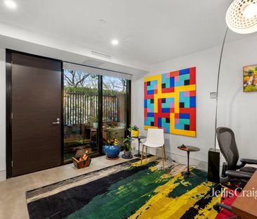 Stylish Studio Sanctuary in Prestigious One East Melbourne. - Photo 4