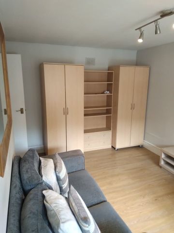 1 Bed Flat, Brunswick Quay, SE16 - Photo 2