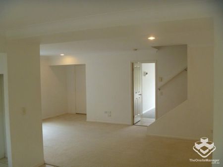 Spacious duplex townhouse - Photo 5