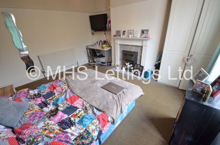 4 Bedroom Semi-Detached House for rent in Headingley Crescent - Photo 2