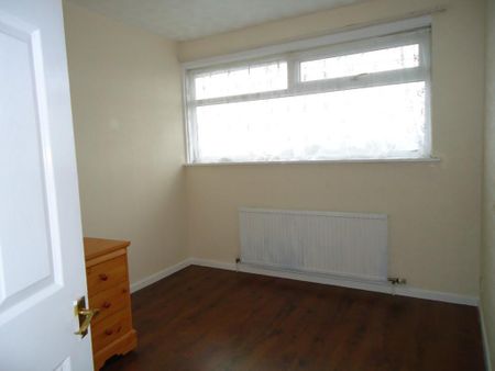4 bedroom end of terrace house to rent - Photo 5
