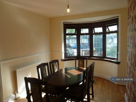 3 bedroom semi-detached house to rent - Photo 2