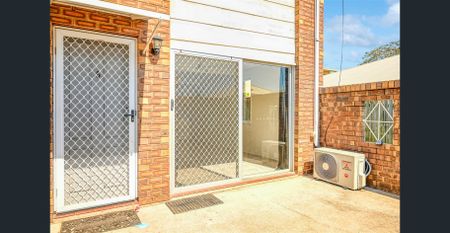 Modern 2-Bedroom Unit in Quiet, Convenient Complex - Photo 2