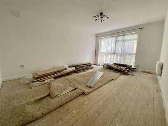 Sycamore Grove, New Malden, KT3 - Photo 1