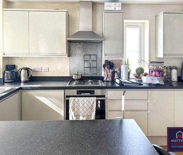 West Sidings, 55 Station Road - Photo 2