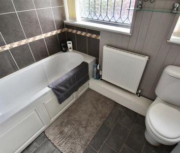 3 bedroom end of terrace house to rent - Photo 1