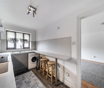 Roundhouse Court, Lymington, Hampshire, SO41 flat to rent - Photo 3